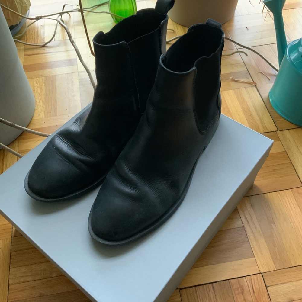 Women’s Chelsea boots